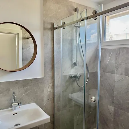 Modern Ground Floor With Patio Near Vienna * Wiener Neudorf